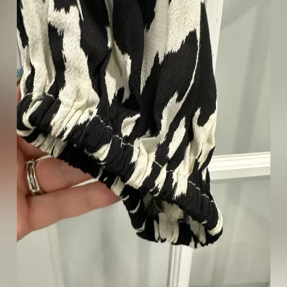 Traffic People Sofia Crop Top
Women's - Size Medium - Picture 6 of 7